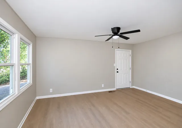 Photo 4 of Single family home for sale at 843 Navajo Dr, Carpentersville, IL 60110 | MLS# 12722113 | Listing updated on 2026-10-05