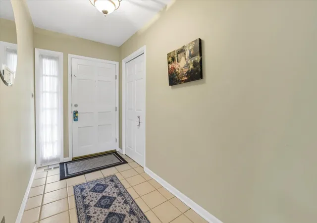 Photo 3 of Single family home for sale at 1525 Mayfield Ln, Hoffman Estates, IL 60169 | MLS# 12722125 | Listing updated on 2026-10-01