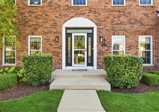 Photo 3 of Single family home for sale at 4527 Hatch Ln, Lisle, IL 60532 | MLS# 12722151 | Listing updated on 2026-09-02