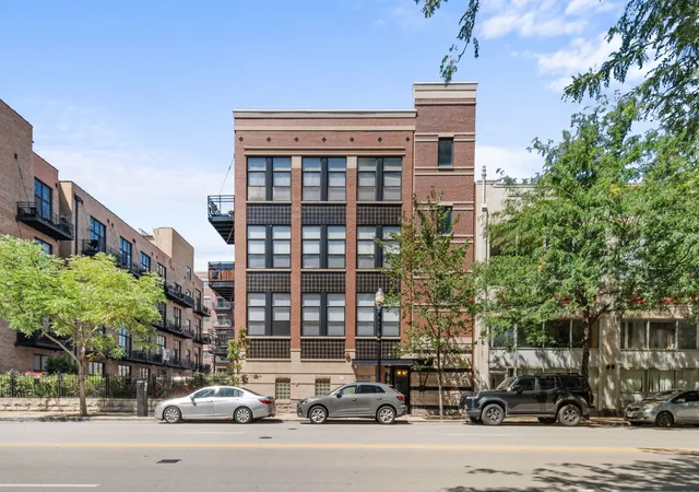 Photo 1 of Condo for sale at 1910 S Michigan Ave #307, Chicago, IL 60616 | MLS# 12722153 | Listing updated on 2026-09-01