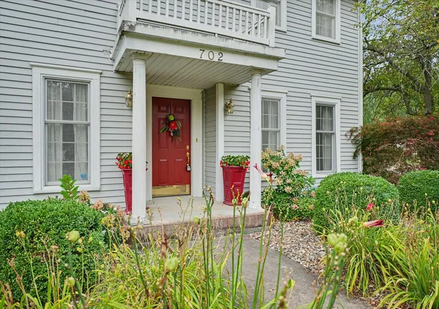 Photo 4 of Single family home for sale at 702 Cambridge Dr, Paxton, IL 60957 | MLS# 12722159 | Listing updated on 2026-09-18