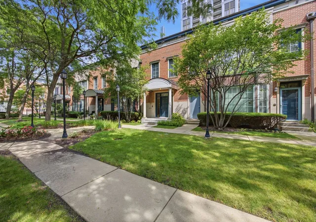 2nd image of 1433 S Prairie Ave #H, Chicago, IL 60605 | MLS# 12722213