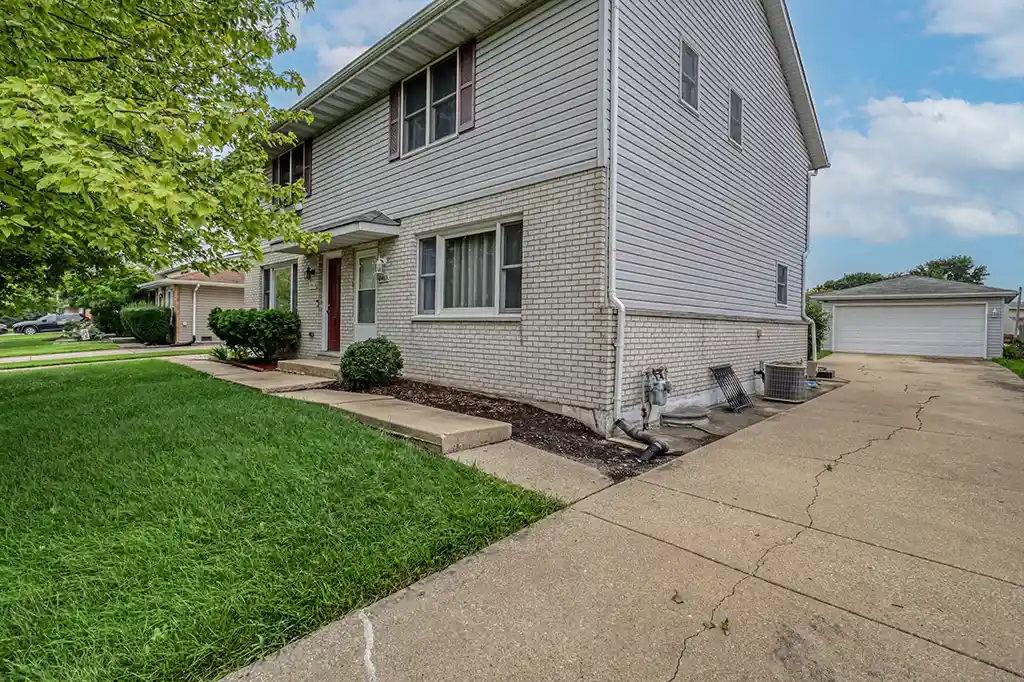 Listing Photo 1 - Condo for sale in 2465 Red Oak Trl located at 2465 Red Oak Trl, Crest Hill, IL 60403 - Unit 2465 Red Oak Trl