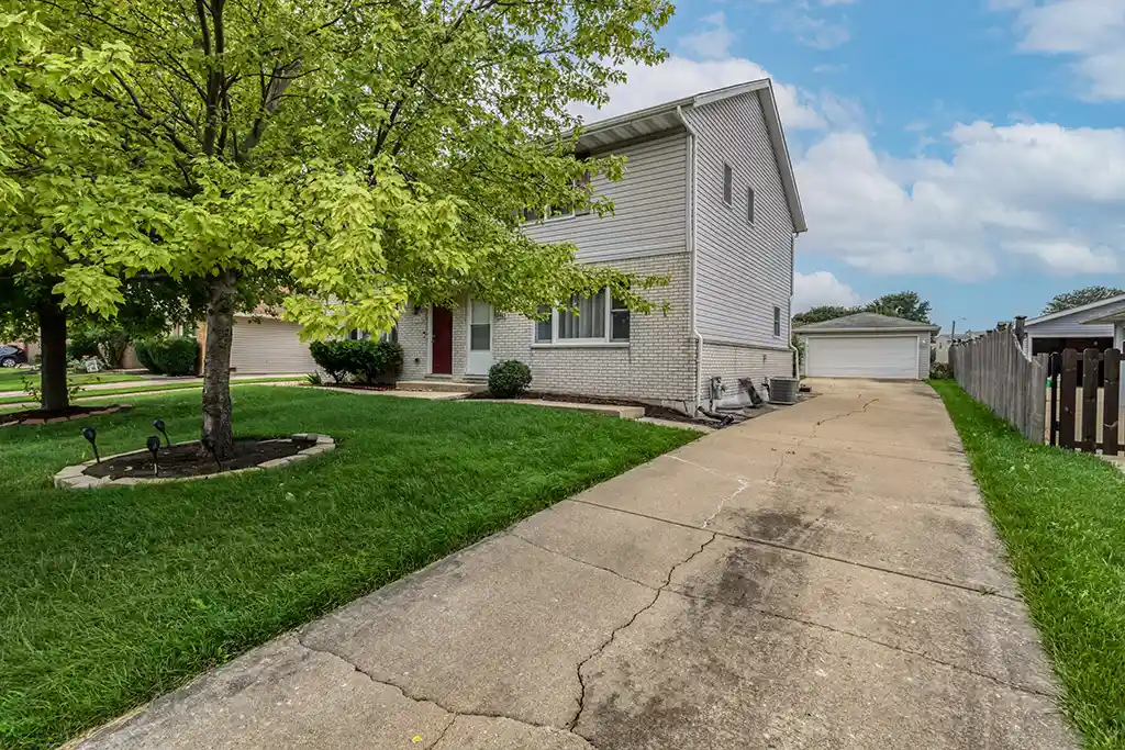 Listing Photo 15 - Condo for sale in 2465 Red Oak Trl located at 2465 Red Oak Trl, Crest Hill, IL 60403 - Unit 2465 Red Oak Trl