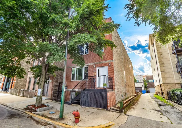 Photo 3 of Condo for sale at 1416 N Noble St #3, Chicago, IL 60642 | MLS# 12722277 | Listing updated on 2026-09-12