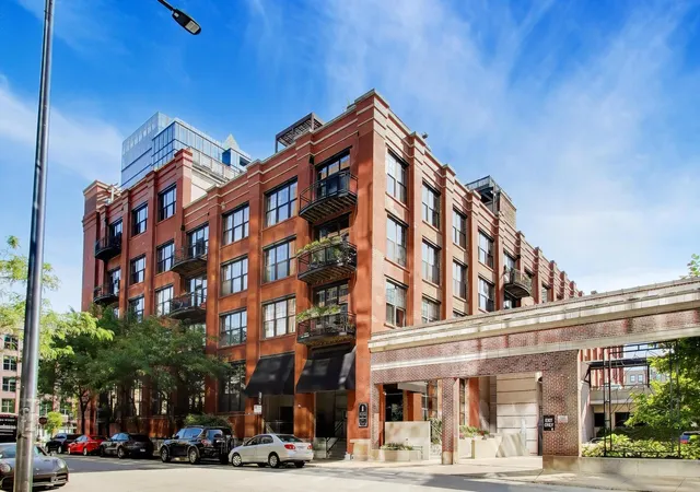 Condo for sale at 1000 W Washington Blvd #141, Chicago, IL 60607 | MLS# 12722285 | Listing updated on 2026-09-04