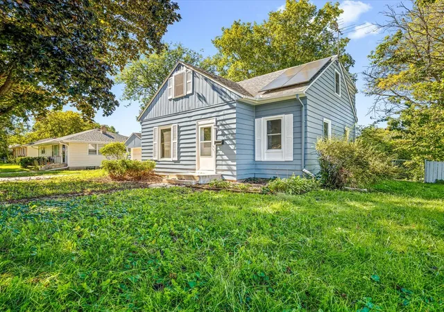 Photo 1 of Single family home for sale at 407 Glendale Ave, Rockford, IL 61108 | MLS# 12722305 | Listing updated on 2026-10-07
