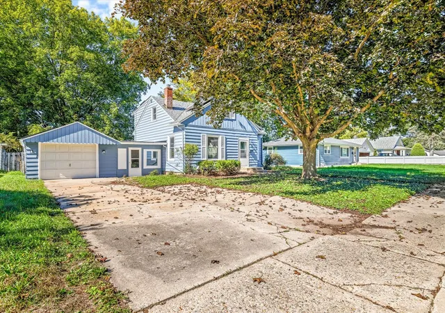 Photo 3 of Single family home for sale at 407 Glendale Ave, Rockford, IL 61108 | MLS# 12722305 | Listing updated on 2026-10-07