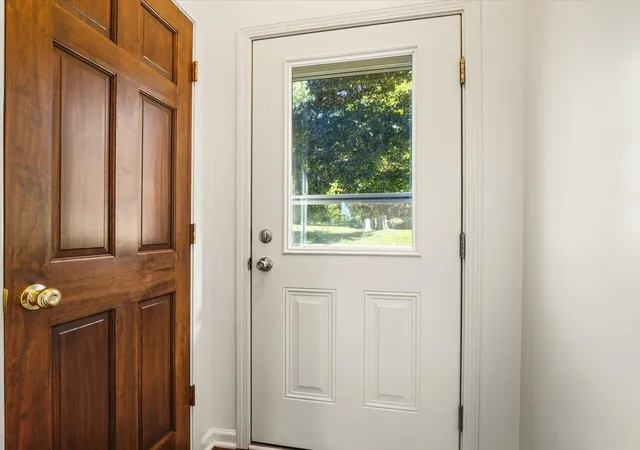 Photo 4 of Single family home for sale at 407 Glendale Ave, Rockford, IL 61108 | MLS# 12722305 | Listing updated on 2026-10-07