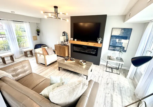 Photo 4 of Single family home for sale at 407 N Braintree Dr, Schaumburg, IL 60194 | MLS# 12722307 | Listing updated on 2026-09-21