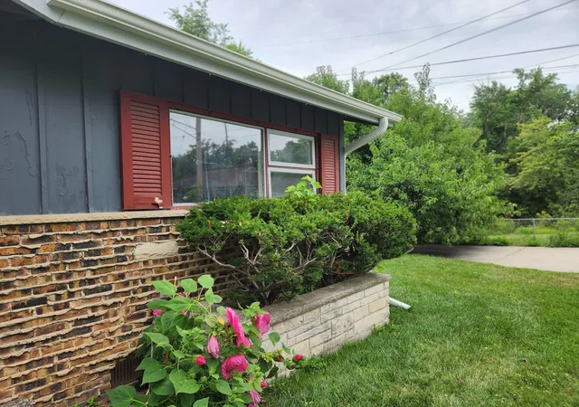 37th image of 8548 40th St, Lyons, IL 60534 | MLS# 12722317