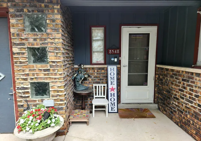 image of 8548 40th St, Lyons, IL 60534 | MLS# 12722317