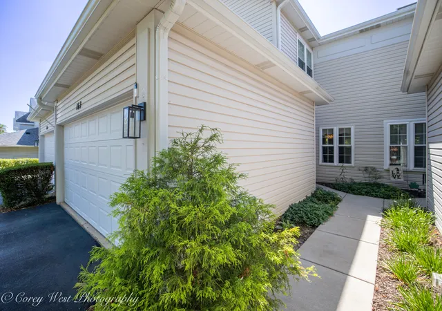3rd image of 163 N Barton Trl, Batavia, IL 60510 | MLS# 12722389