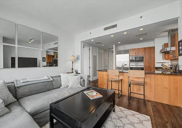 Photo 3 of Sale Pending at 401 N Wabash Ave #39i, Chicago, IL 60611 | MLS# 12722468 | Listing updated on 2026-09-22