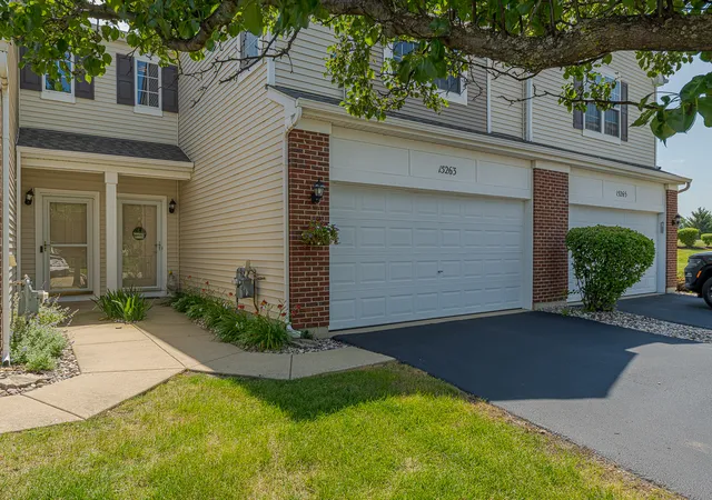 Photo 2 of Townhouse for sale at 15263 Kenmare Cir, Manhattan, IL 60442 | MLS# 12722469 | Listing updated on 2026-09-24