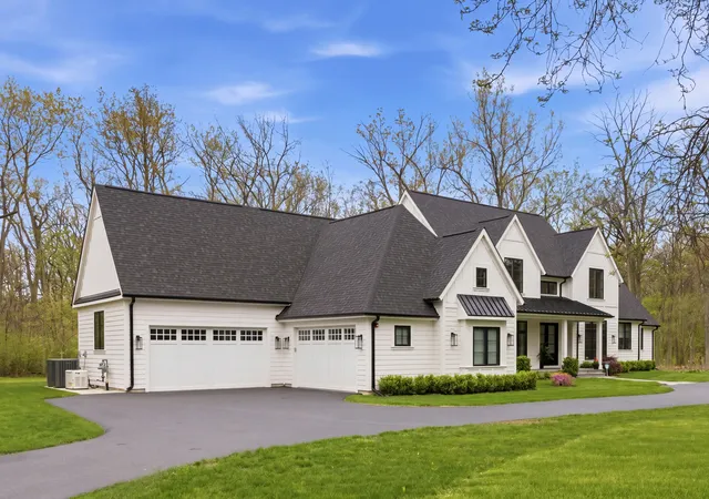 Photo 3 of Single family home for sale at 2701 Daiquiri Dr, Riverwoods, IL 60015 | MLS# 12722470 | Listing updated on 2026-08-09