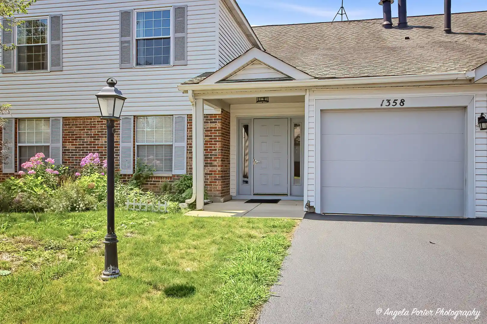 Listing Photo 2 - Condo for sale in 1358 Stratford Dr located at 1358 Stratford Dr, Gurnee, IL 60031 - Unit #13-C-2