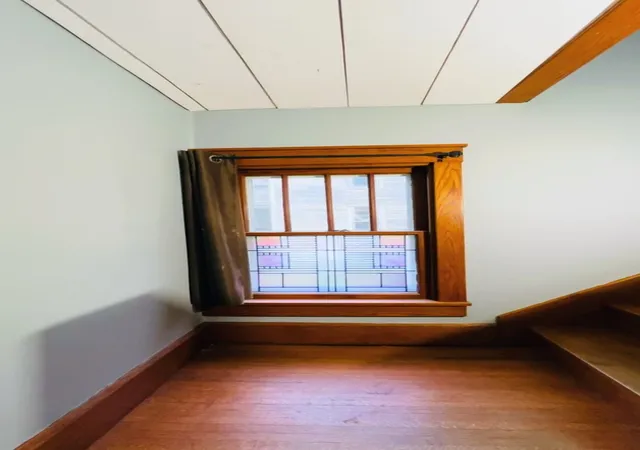 Photo 4 of Single family home for sale at 216 S London Ave, Rockford, IL 61104 | MLS# 12722544 | Listing updated on 2026-09-22