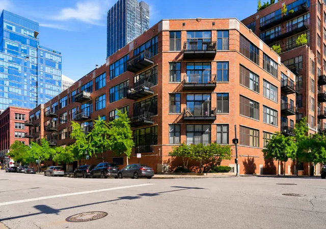 Photo 1 of Condo for sale at 333 W Hubbard St #1010, Chicago, IL 60654 | MLS# 12722565 | Listing updated on 2026-08-09