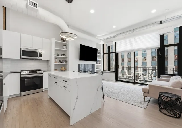 Photo 2 of Condo for sale at 333 W Hubbard St #1010, Chicago, IL 60654 | MLS# 12722565 | Listing updated on 2026-08-09