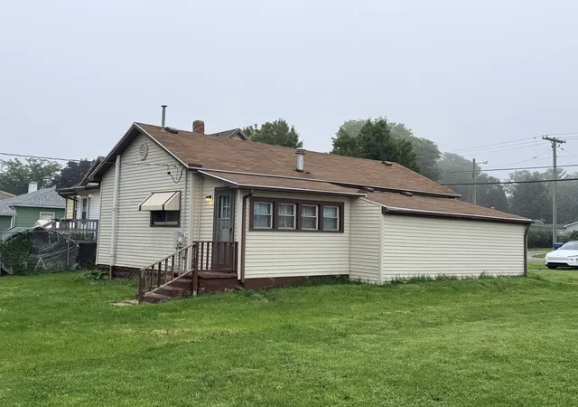Photo 1 of Single family home for sale at 211 N 3rd Street, Hoopeston, IL 60942 | MLS# 12722601 | Listing updated on 2026-09-08