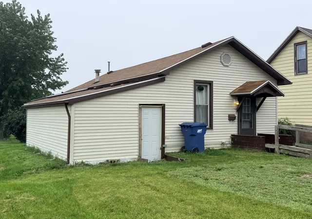 Photo 2 of Single family home for sale at 211 N 3rd Street, Hoopeston, IL 60942 | MLS# 12722601 | Listing updated on 2026-09-08