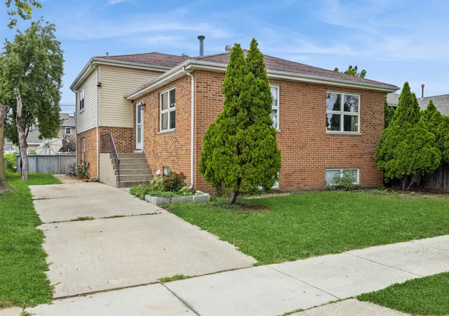 Photo 1 of Single family home for sale at 6614 Kane Ave, Hodgkins, IL 60525 | MLS# 12722625 | Listing updated on 2026-09-21