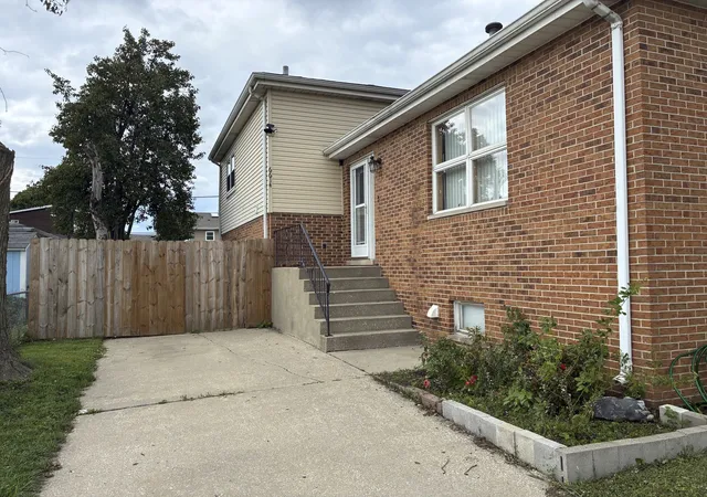 Single family home for sale at 6614 Kane Ave, Hodgkins, IL 60525 | MLS# 12722625