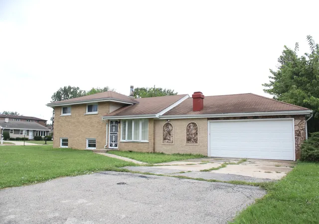 Photo 2 of Single family home for sale at 7902 W 77th Street, Bridgeview, IL 60455 | MLS# 12722640 | Listing updated on 2026-08-09