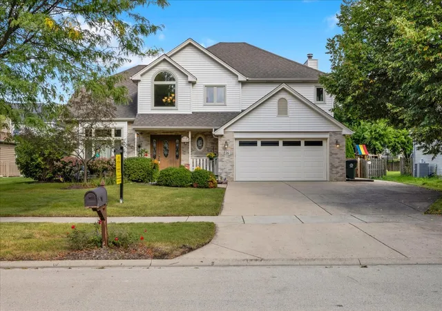 Photo 1 of Single family home for sale at 236 Isleview Dr, Oswego, IL 60543 | MLS# 12722695 | Listing updated on 2026-09-19