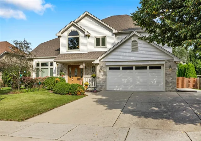 Photo 2 of Single family home for sale at 236 Isleview Dr, Oswego, IL 60543 | MLS# 12722695 | Listing updated on 2026-09-19