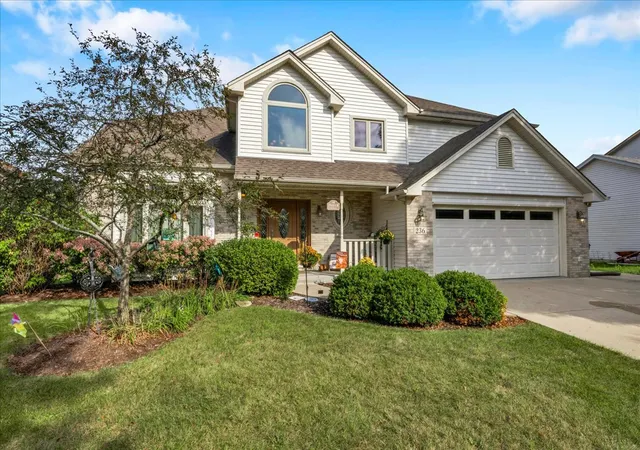 Photo 3 of Single family home for sale at 236 Isleview Dr, Oswego, IL 60543 | MLS# 12722695 | Listing updated on 2026-09-19