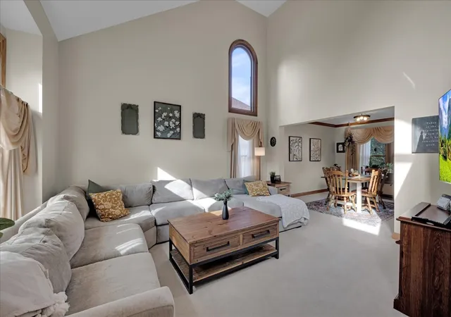 Photo 4 of Single family home for sale at 236 Isleview Dr, Oswego, IL 60543 | MLS# 12722695 | Listing updated on 2026-09-19
