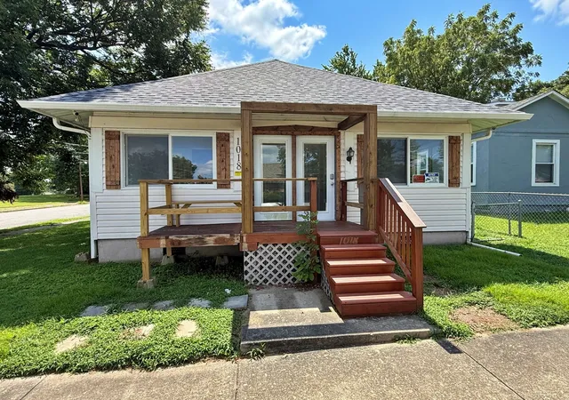 Photo 3 of Single family home for sale at 1018 Market St, Metropolis, IL 62960 | MLS# 12722696 | Listing updated on 2026-09-28