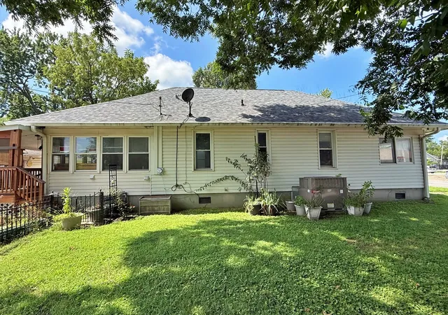 Photo 3 of Single family home for sale at 1018 Market St, Metropolis, IL 62960 | MLS# 12722696 | Listing updated on 2026-09-28
