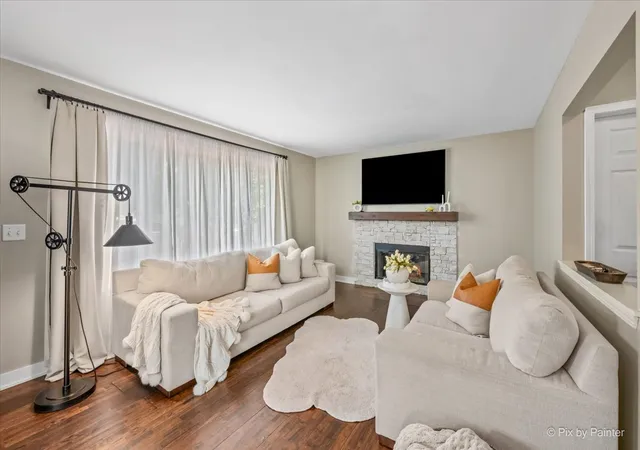 Photo 4 of Single family home for sale at 4311 Northgate Dr, Carpentersville, IL 60110 | MLS# 12722792 | Listing updated on 2026-10-08