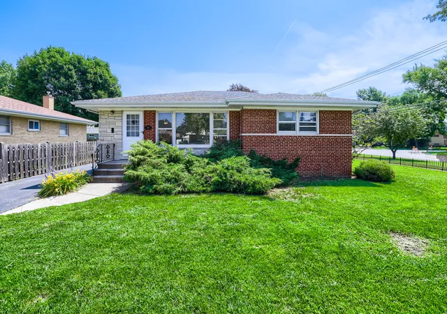 Photo 1 of Single family home for sale at 603 N Wilshire Ln, Arlington Heights, IL 60004 | MLS# 12722842 | Listing updated on 2026-08-25