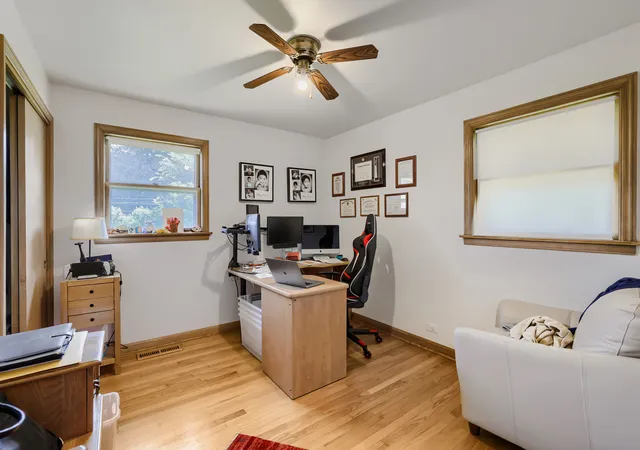 Photo 4 of Single family home for sale at 603 N Wilshire Ln, Arlington Heights, IL 60004 | MLS# 12722842 | Listing updated on 2026-08-25