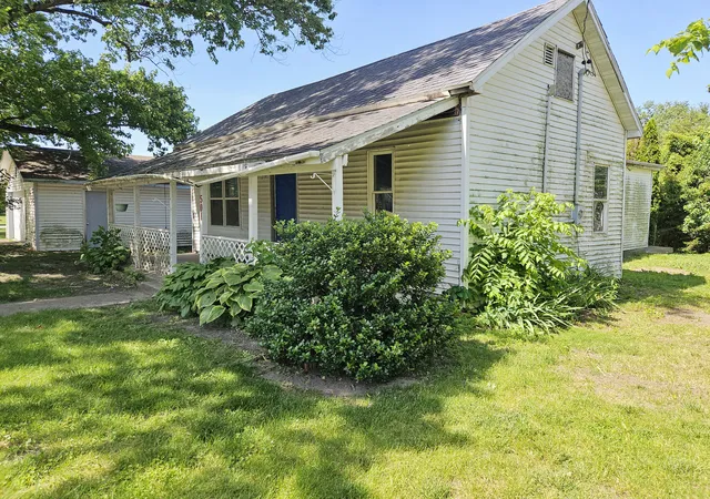 Photo 3 of Single family home for sale at 501 S Chicago, Dewitt, IL 61735 | MLS# 12722844 | Listing updated on 2026-10-08