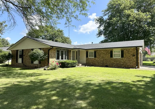 2nd image of 1130 Cardinal Dr, Bourbonnais, IL 60914 | MLS# 12722847