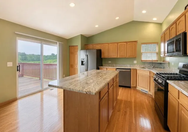Photo 3 of Townhouse for sale at 8416 Redbud Ct, Wonder Lake, IL 60097 | MLS# 12722854 | Listing updated on 2026-09-23
