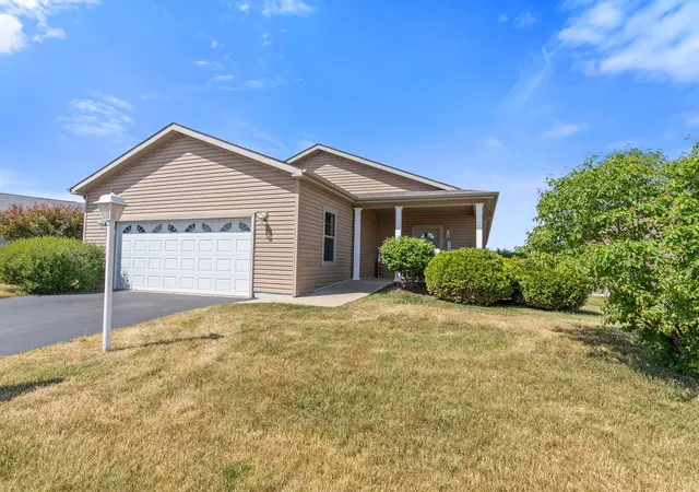 Photo 1 of Single family home for sale at 1532 Meadow View Ln, Grayslake, IL 60030 | MLS# 12722867 | Listing updated on 2026-08-09