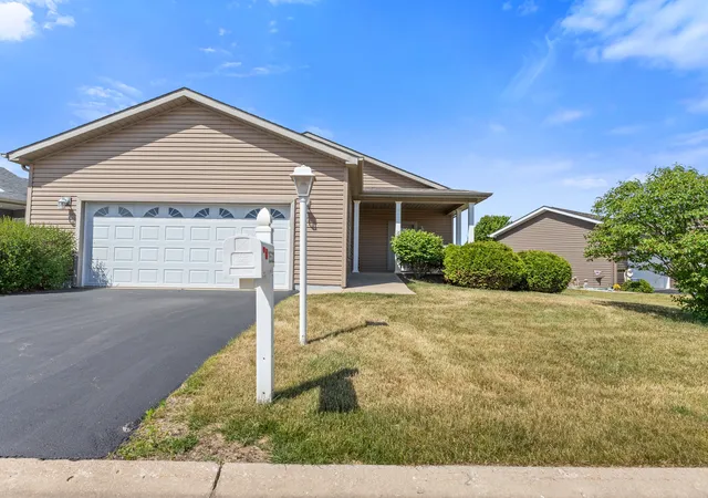 Photo 2 of Single family home for sale at 1532 Meadow View Ln, Grayslake, IL 60030 | MLS# 12722867 | Listing updated on 2026-08-09