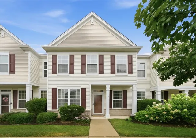 Photo 1 of Townhouse for sale at 543 Topeka Dr, Grayslake, IL 60030 | MLS# 12722870 | Listing updated on 2026-09-17
