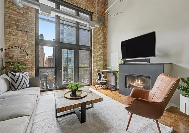 Photo 4 of Condo for sale at 203 S Sangamon St #308, Chicago, IL 60607 | MLS# 12722910 | Listing updated on 2026-09-18