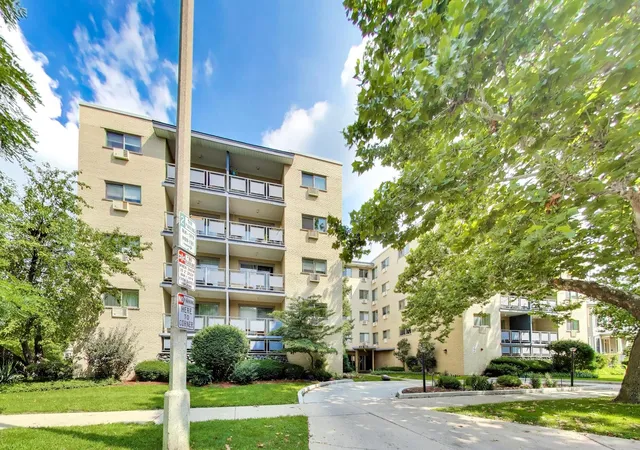 Photo 1 of Townhouse for sale at 1040 Erie St #505, Oak Park, IL 60302 | MLS# 12722916 | Listing updated on 2026-09-21