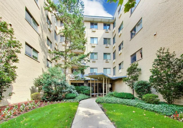 Photo 2 of Townhouse for sale at 1040 Erie St #505, Oak Park, IL 60302 | MLS# 12722916 | Listing updated on 2026-09-21