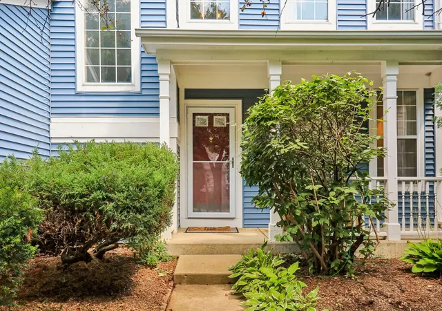Photo 4 of Single family home for sale at 6212 Formoor Ln, Gurnee, IL 60031 | MLS# 12722957 | Listing updated on 2026-09-17