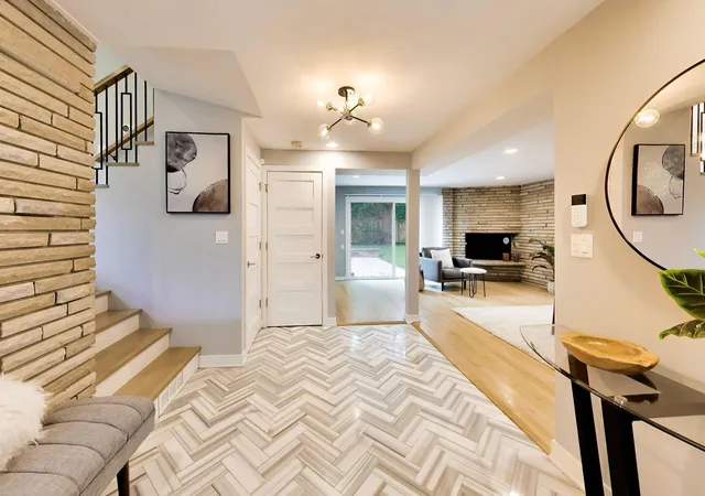 Photo 4 of Single family home for sale at 1005 Forestway Dr, Glencoe, IL 60022 | MLS# 12722980 | Listing updated on 2026-09-28