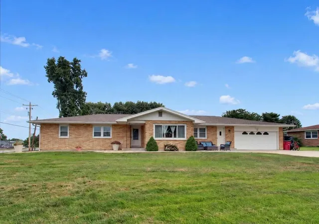 Photo 1 of Single family home for sale at 1201 Gayla Dr, Quincy, IL 62305 | MLS# 12722994 | Listing updated on 2026-09-27